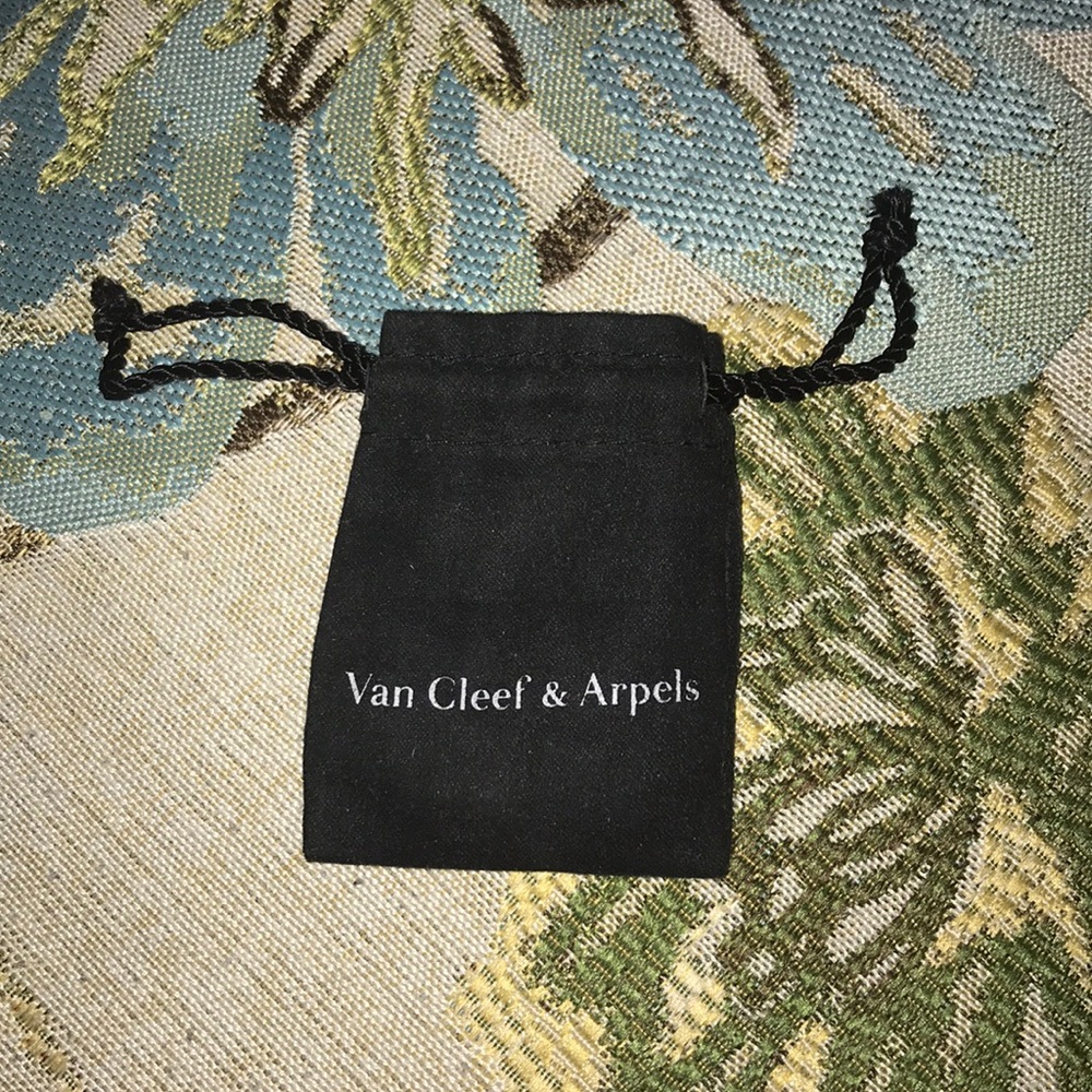 ❗️FLASH SALE❗️Van Cleef & Arpels Tiny Pouch